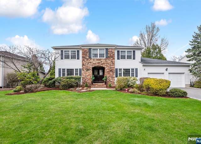 Property at 20 Windridge Dr, North Caldwell, NJ 07006, 5 beds, 3.5 baths