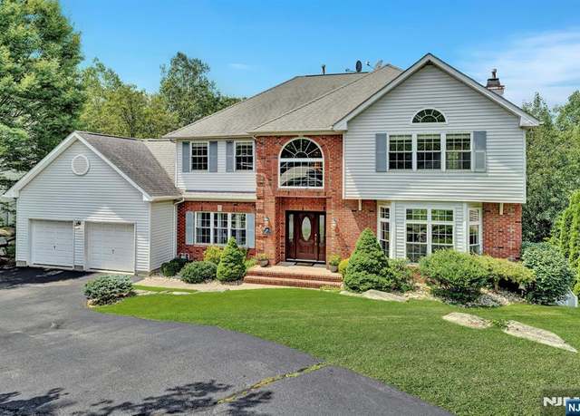 Property at 10 Skyview Dr, Rockaway Township, NJ 07866, 5 beds, 4 baths
