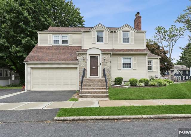 Property at 33 Overlook Ter, Maplewood, NJ 07040, 3 beds, 2.5 baths