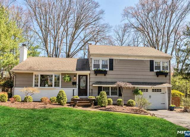Property at 33 Addison Pl, Ho-ho-kus, NJ 07423, 4 beds, 2 baths