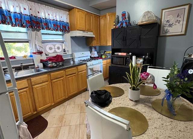 Property at 352 N 7th St, Newark, NJ 07107, 7 beds, 3 baths