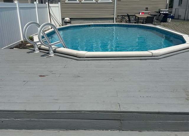 Property at 686 Teneyck Ave, Lyndhurst, NJ 07071, 2 beds, 2 baths