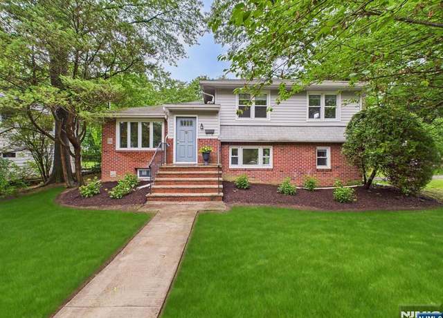 Property at 440 Albin Ct, Ridgewood, NJ 07450, 3 beds, 2 baths
