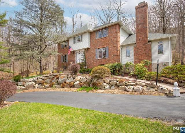 Property at 108 Cheshire Ln, Ringwood, NJ 07456, 4 beds, 2.5 baths