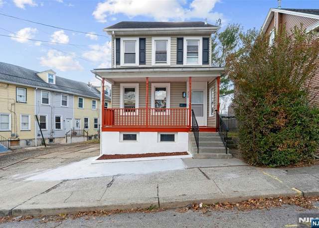 Property at 330 Chambers St, Phillipsburg, NJ 08865, 3 beds, 1 bath