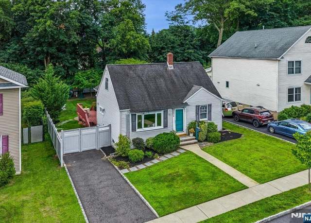 Property at 41 Lynwood Rd, Verona, NJ 07044, 4 beds, 2 baths