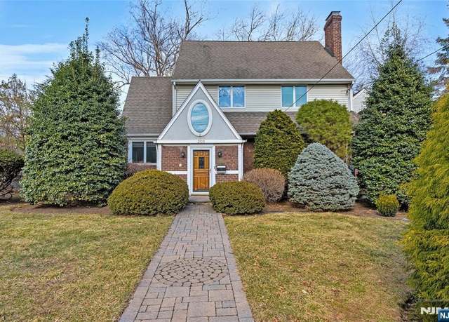 Property at 205 Vandelinda Ave, Teaneck, NJ 07666, 7 beds, 4.5 baths