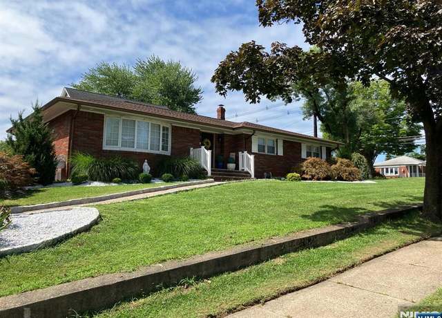 Property at 146 Lawrence Dr, Paramus, NJ 07652, 3 beds, 3 baths