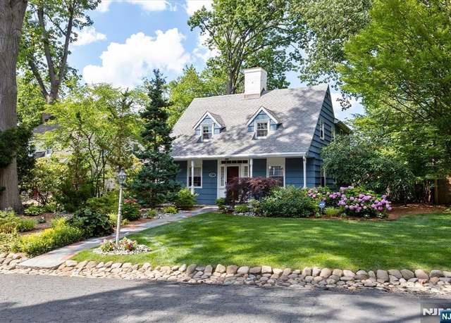 Property at 671 Sunset Rd, Teaneck, NJ 07666, 4 beds, 2.5 baths