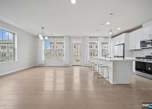 Property at 57 Arnold Dr, Wood Ridge, NJ 07075, 3 beds, 2.5 baths