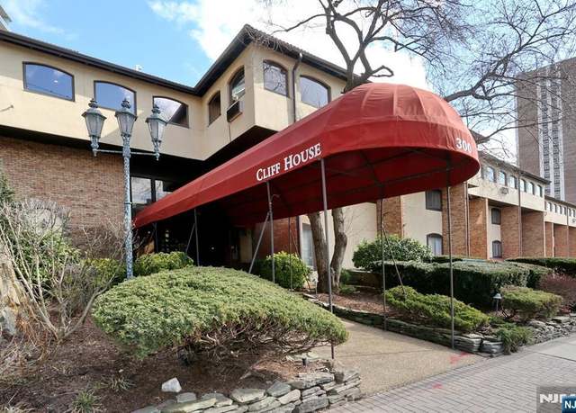 Property at 300 Gorge Rd #6, Cliffside Park, NJ 07010, 3 beds, 2.5 baths