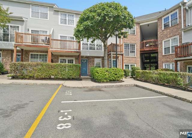 Property at 248 Village Circle Dr, Fort Lee, NJ 07024, 2 beds, 1 bath