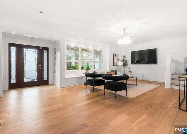 Property at 1102 Anderson Ave, Fort Lee, NJ 07024, 6 beds, 2.5 baths