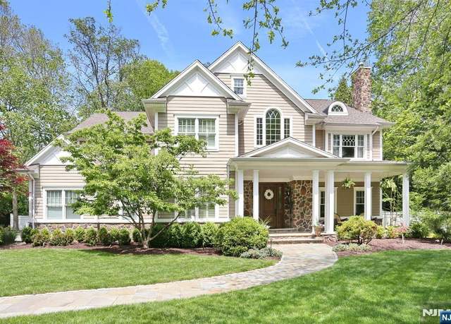 Property at 7 Newton Pl, Allendale, NJ 07401, 5 beds, 5 baths