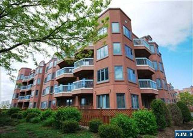 Property at 311 Williams Ct Unit U311, Edgewater, NJ 07020, 2 beds, 2 baths