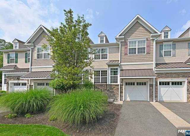 Property at 6 Masterson Ct, Waldwick, NJ 07463, 3 beds, 2.5 baths
