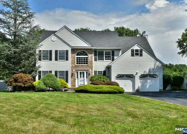 Property at 30 Sleepy Hollow Dr, Jefferson Township, NJ 07438, 4 beds, 3.5 baths