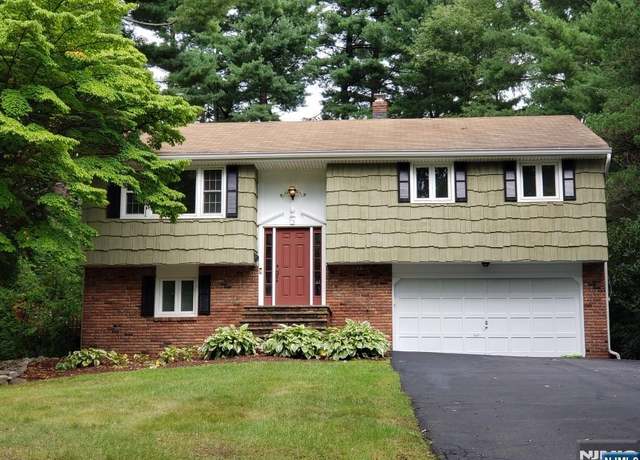 Property at 73 Oweno Rd, Mahwah, NJ 07430, 3 beds, 2.5 baths