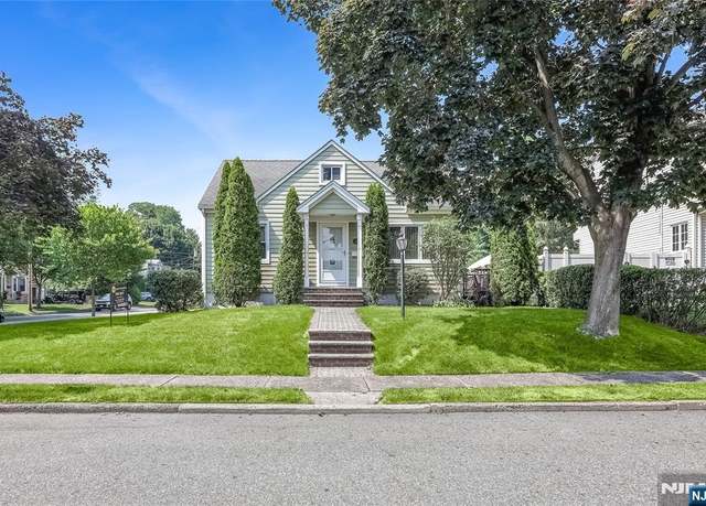 Property at 34-03 Norwood Dr, Fair Lawn, NJ 07410, 4 beds, 2.5 baths