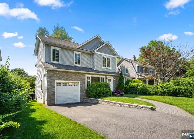 Property at 801 Bogert Rd, River Edge, NJ 07661, 4 beds, 2.5 baths