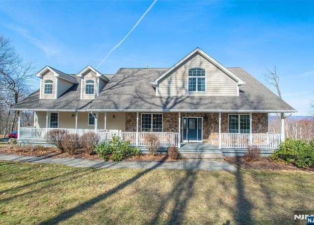 Property at 101 Coventry Way, Ringwood, NJ 07456, 6 beds, 4.5 baths