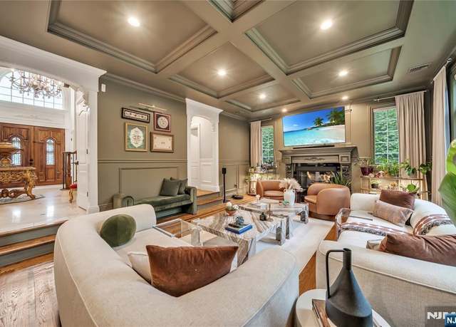Property at 13 Arnold Ave, Closter, NJ 07624, 5 beds, 4.5 baths