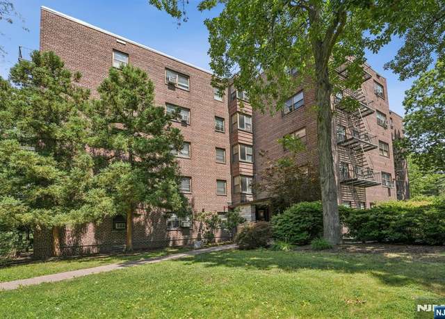 Property at 421 Park Pl Unit 5H, Fort Lee, NJ 07024, 1 bath