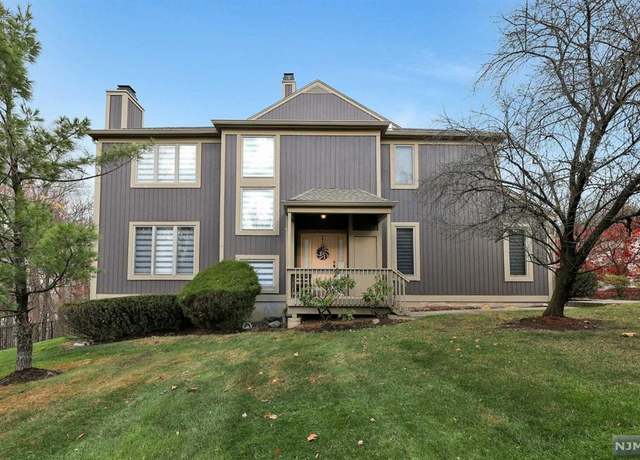 Property at 284 Vista View Dr, Mahwah, NJ 07430, 3 beds, 2.5 baths