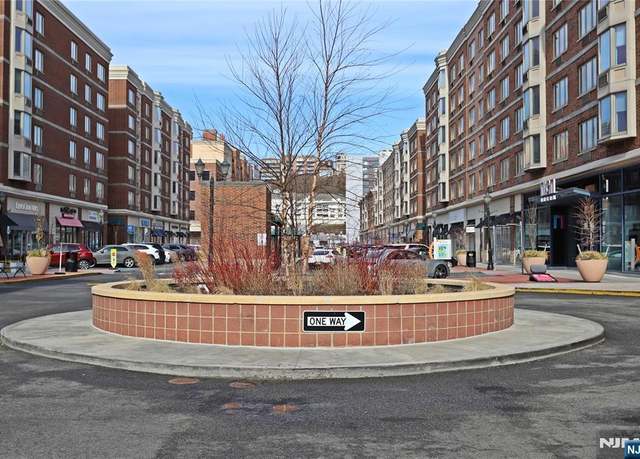 Property at 3109 City Pl #3109, Edgewater, NJ 07020, 2 beds, 2 baths