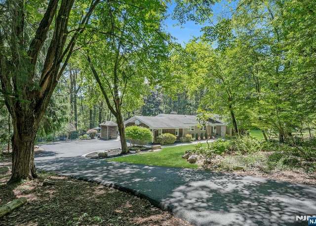 Property at 10 Delwood Rd, Chester Township, NJ 07930, 4 beds, 3 baths