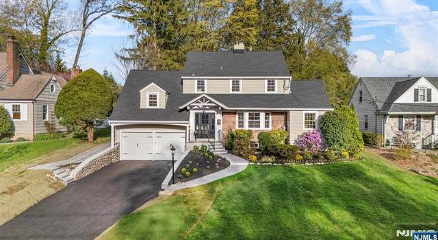 Photo of 44 Edgewood Dr, Ho-ho-kus, NJ 07423