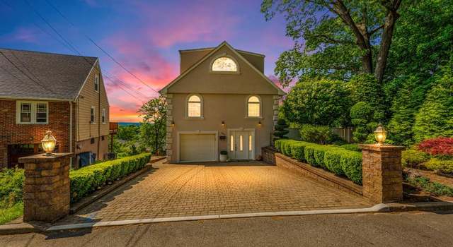 Photo of 801 Oakwood Ln, Ridgefield, NJ 07657