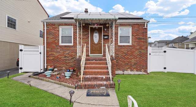 Photo of 252 Riverside Ave, Lyndhurst, NJ 07071