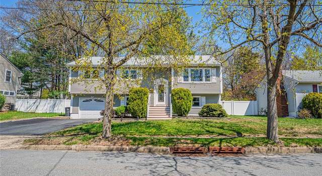 Photo of 68 Grist Mill Rd, Wanaque, NJ 07465