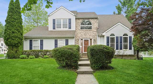 Photo of 4 Galloway Ct, West Orange, NJ 07052