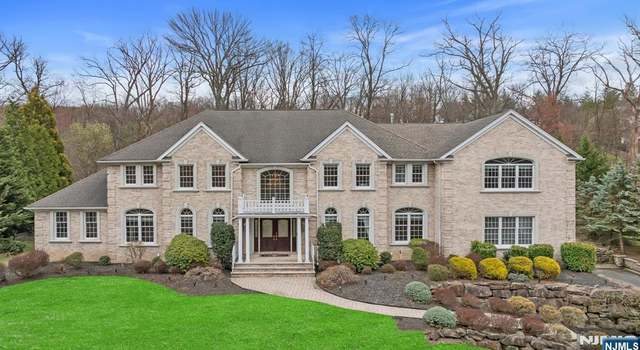 Photo of 33 Windridge Dr, Caldwell, NJ 07006