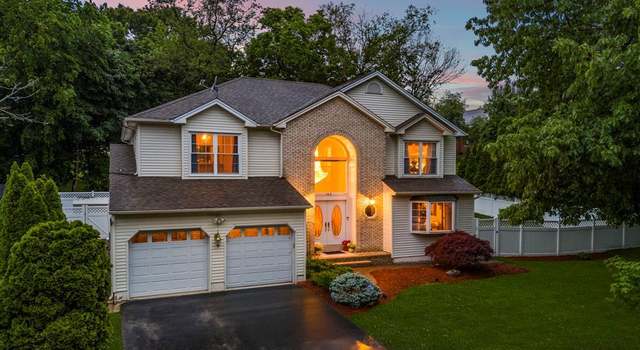 Photo of 162 Split Rock Rd, Paramus, NJ 07652