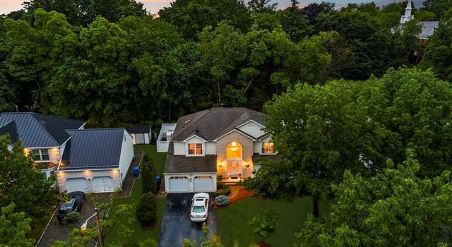 Photo of 162 Split Rock Rd, Paramus, NJ 07652