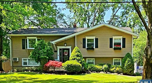 Photo of 562 Beech Ln, Paramus, NJ 07652