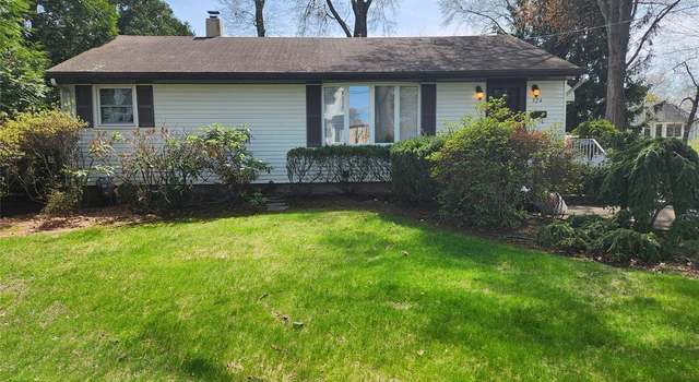 Photo of 324 Ross Rd, Paramus, NJ 07652