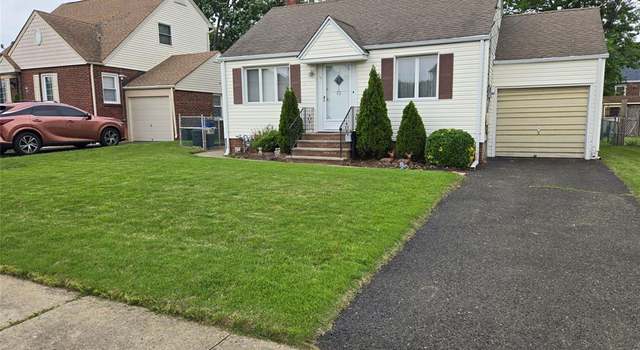 Photo of 131 Palsa Ave, Elmwood Park, NJ 07407