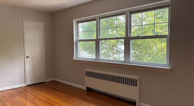 Photo of 430 Beverly Rd Unit 2E, Teaneck, NJ 07666