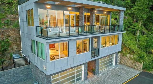 Photo of 34 Shore Rd, Edgewater, NJ 07020