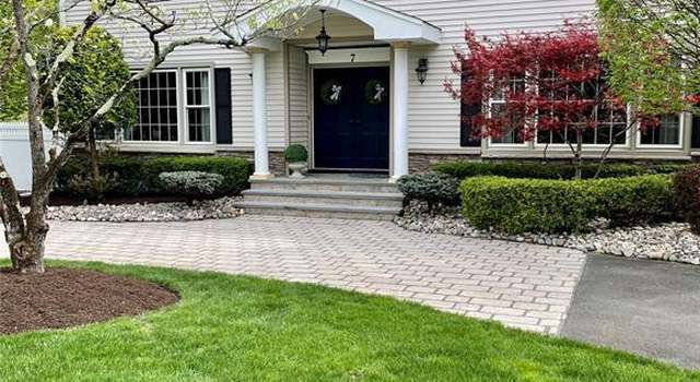 Photo of 7 Windsor Pl, Old Tappan, NJ 07675