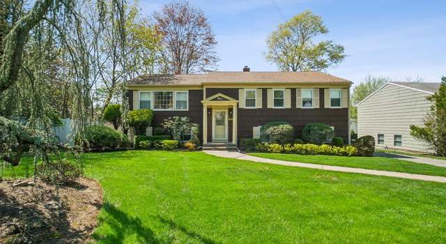 Photo of 3 Marlo Rd, Livingston, NJ 07039