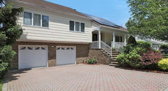 Photo of 420 Golf Course Dr, Leonia, NJ 07605