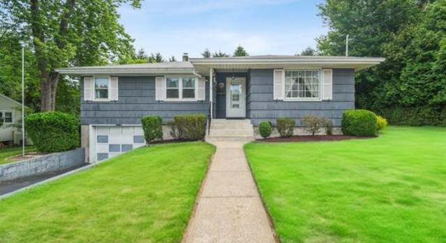 Photo of 3 Lakeview Dr, Waldwick, NJ 07463