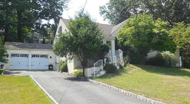 Photo of 169 Oakwood Dr, Wayne, NJ 07470