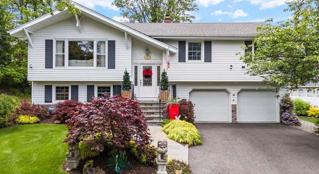 Photo of 9 East Brook Dr, Paramus, NJ 07652