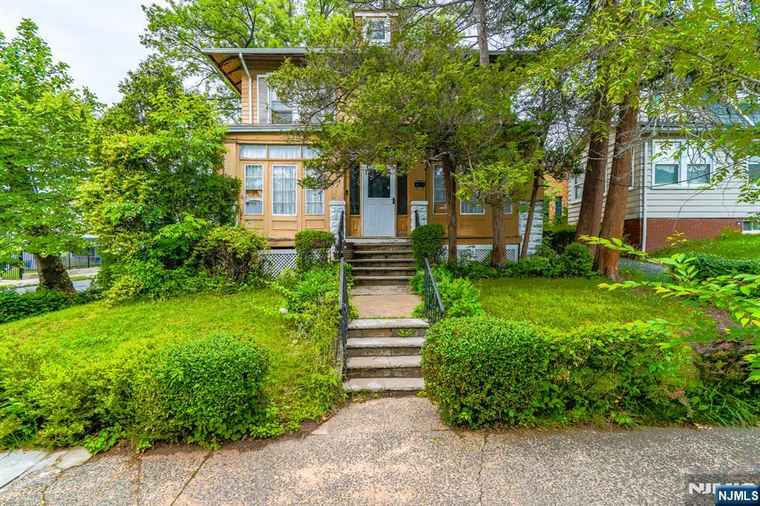 Photo of 105 Renner Ave Newark, NJ 07112